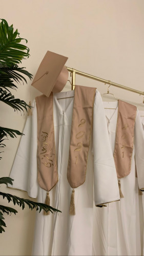 عباية تخرج بالاسم تفصيل حسب الطلب