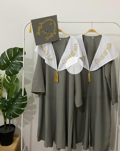 عبايه تخرج 2023 تفصيل حسب الطلب