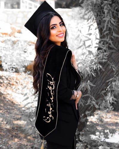 وشاح وقبعه تخرج  مخمل شموة بالاسم والعبارة وسنة التخرج وشعار الدفعة