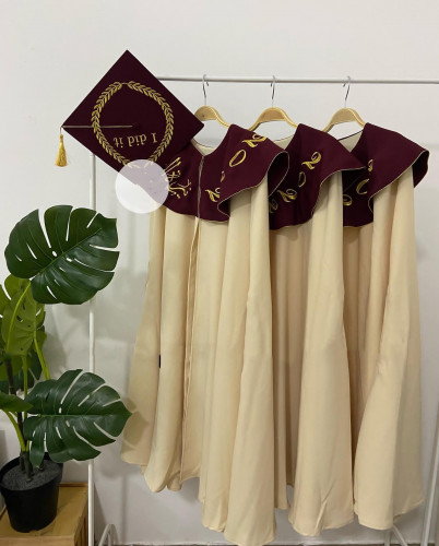 عباية تخرج البشت 2023 تفصيل وتطريز حسب الطلب