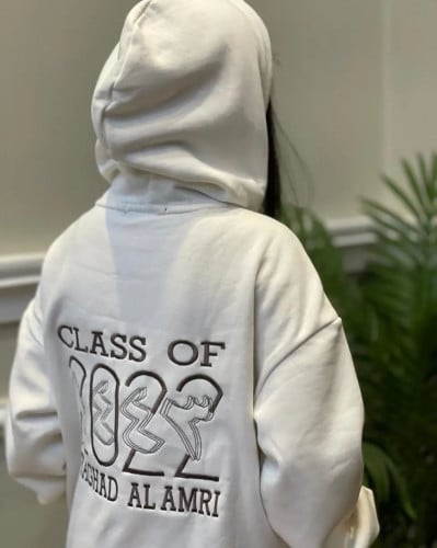 هودي تخرج نسائي بالاسم وعام التخرج تطريز