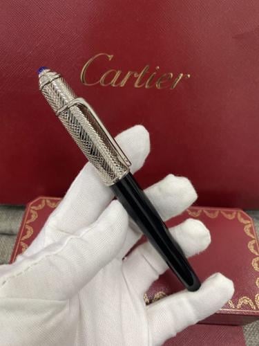 قلم كارتير غطاء فضي مع اسود