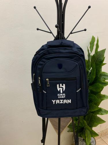 شنطة ظهر بشعار الهلال