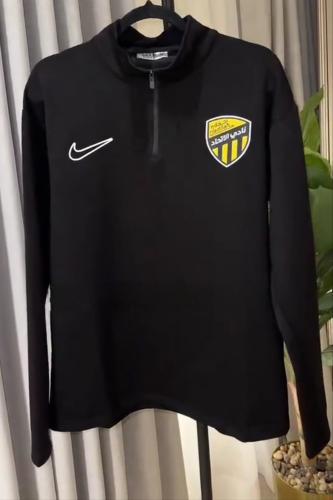 سويتر اسود بشعار ناديك العميد المفضل