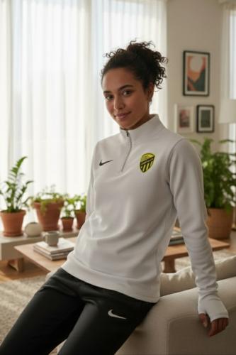 سويتر بشعار نادي العميد