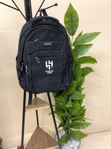 شنطة بشعار الهلال