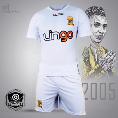 طقم الكلاسيكي 2004 الابيض