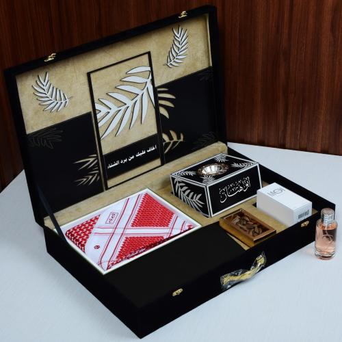 شماغ وقماش جفنشي مع مبخرة وعطر بخور في بوكس ملكي