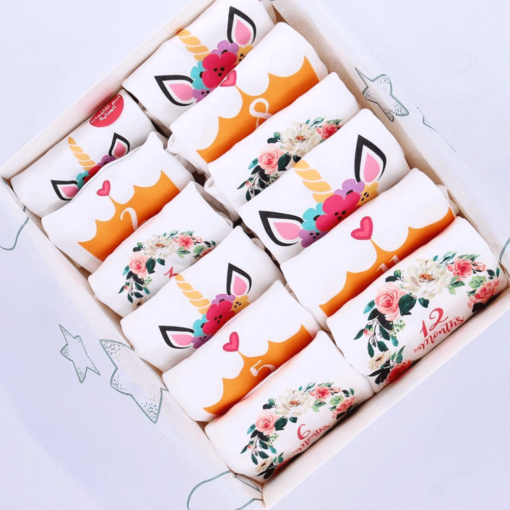 طقم الشهور 3 تصاميم/ثيمات مشكله للبنات  - Mix of 3 Designs for Girls Set of 12