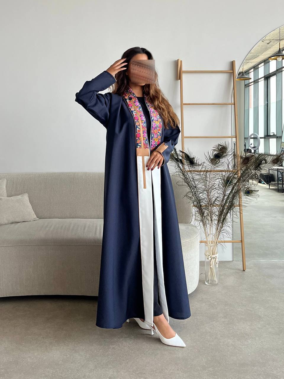 عبايات ملونه