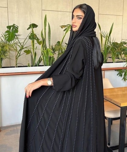 رقم العبايه 499 /القماش كريب / قيطان / القصه كلوش