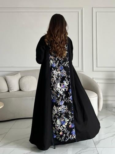 رقم العبايه 724 / القماش كريب لمار / القصه نص كلوش...