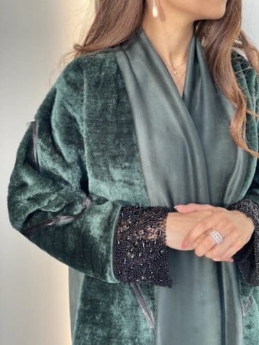عباية شتوية فاخرة فرو اخضر وشك اسود