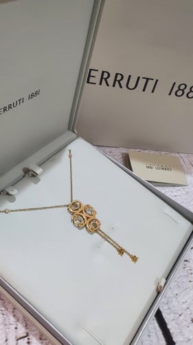 عقد من شيروتي