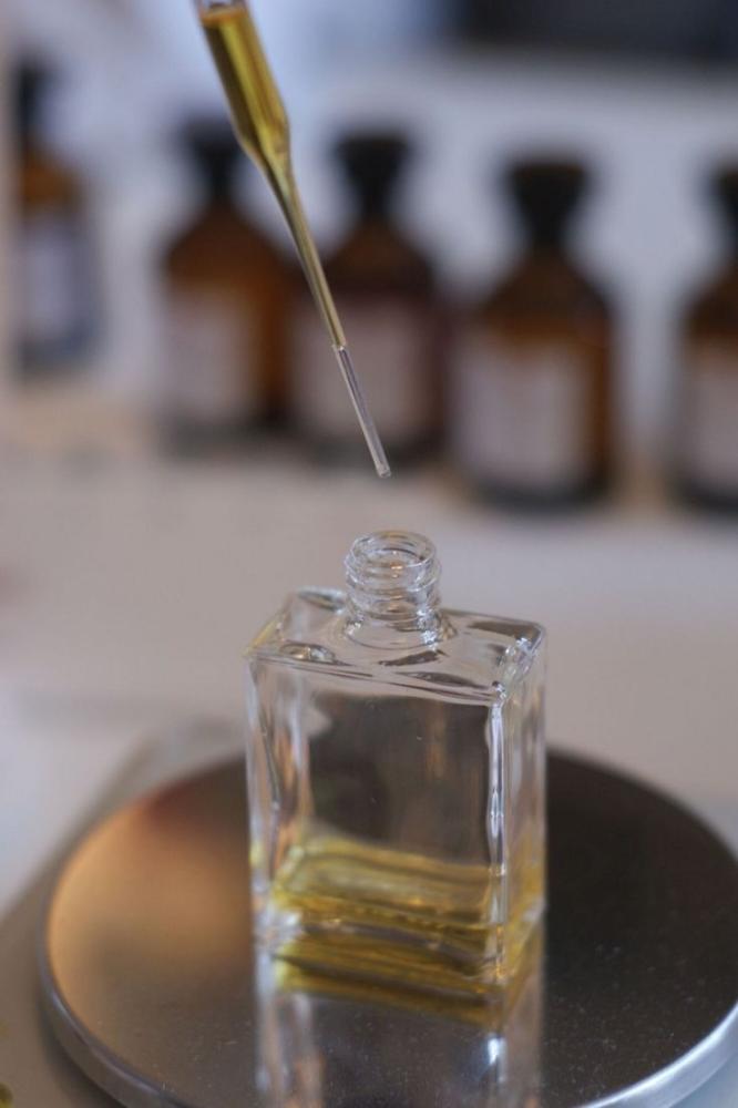كيف اسوي عطر بخطوات بسيطة وسهلة في المنزل