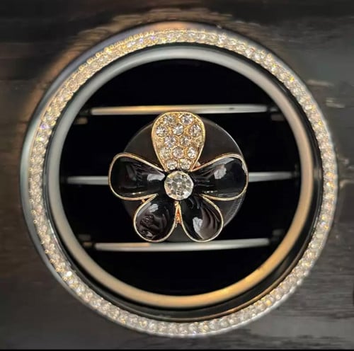 فواحة سيارة بشكل وردة سوداء