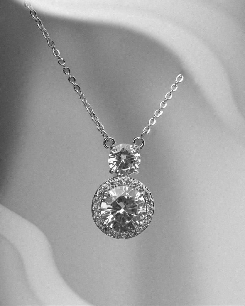 Elegant Necklace for Your Day Choose Color:(Classic design women's necklace in silver color)