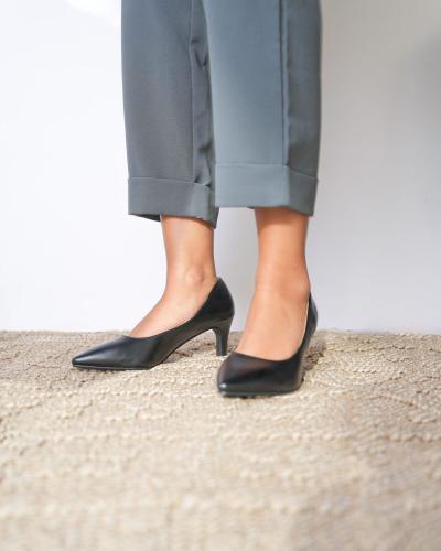 Women's shoes with a distinctive design in black Choose Size:(40)