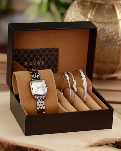 Attractively designed women's gift set