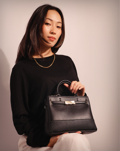 Classic women's handbag in black