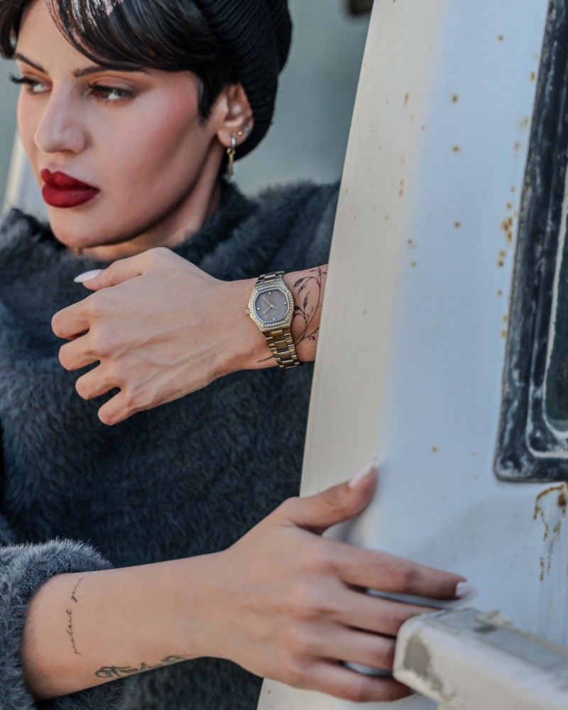 Women's steel watch in gold color from Al-Fay