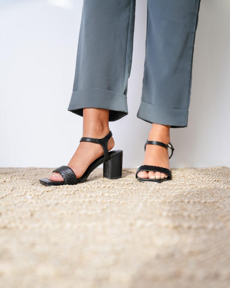 Women's shoes with a stylish design in black Choose Size:(36)
