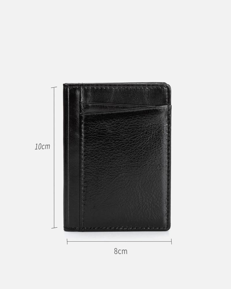 A men's watch that expresses authenticity, paired with a wallet.