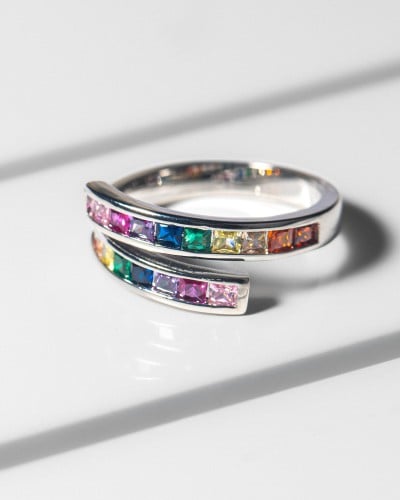 Women's ring with a classic design in silver color