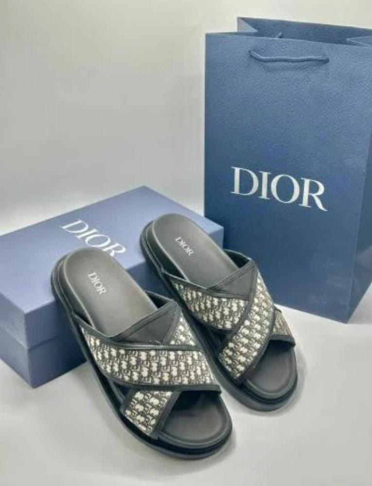 صنادلDior
