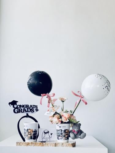Flowers & cake