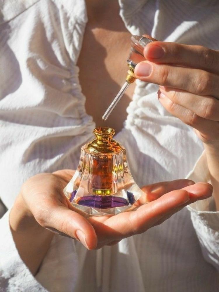 عطور برائحة الأزهار للنساء