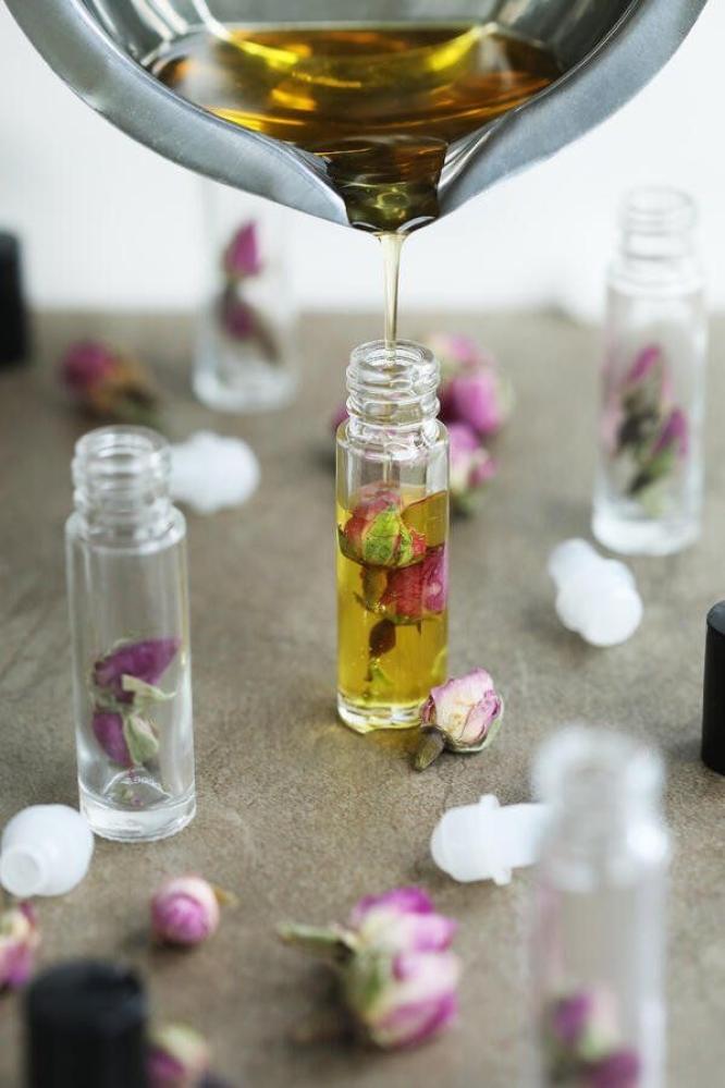 عطور نسائية طبيعية