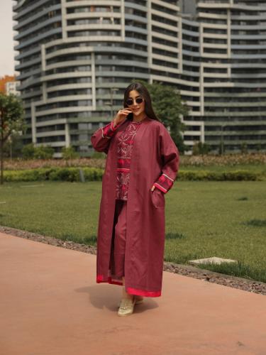 طقم “سِرب” باللون الخمري