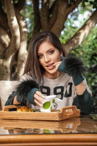 قفازات فرو الثعلب الزيتى