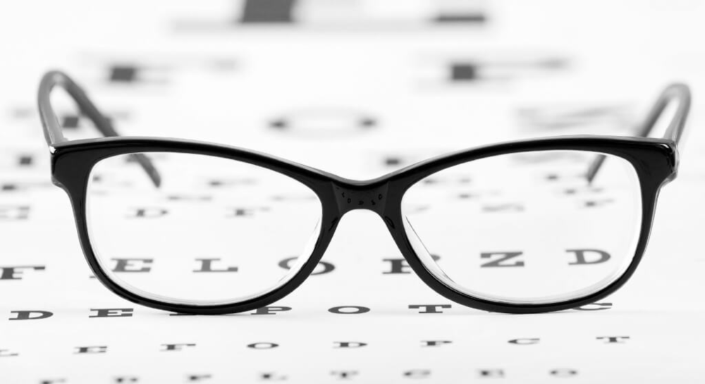 كيف تختار نظارات طبية تناسب مقاس نظرك وحياتك اليومية؟