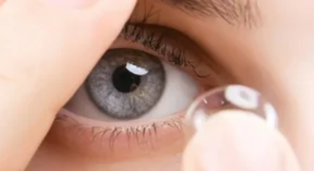 كيفية اختيار درجة العدسات اللاصقة الطبية أونلاين بأمان