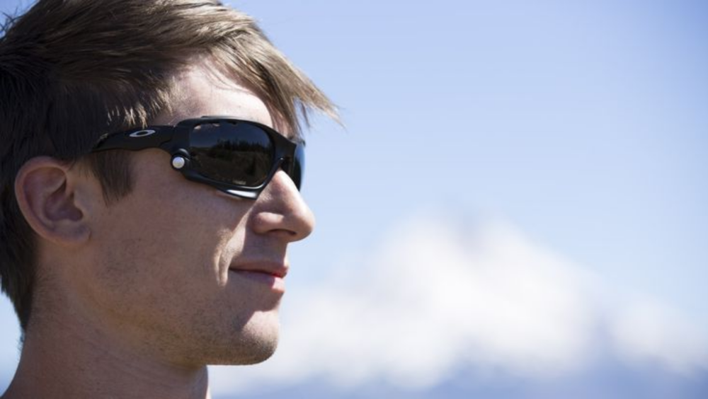 هل النظارات الشمسية تضر النظر؟