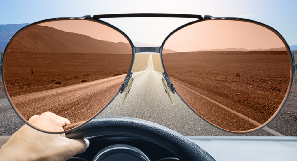 أفضل أنواع العدسات في النظارات الشمسية للقيادة في أجواء السعودية