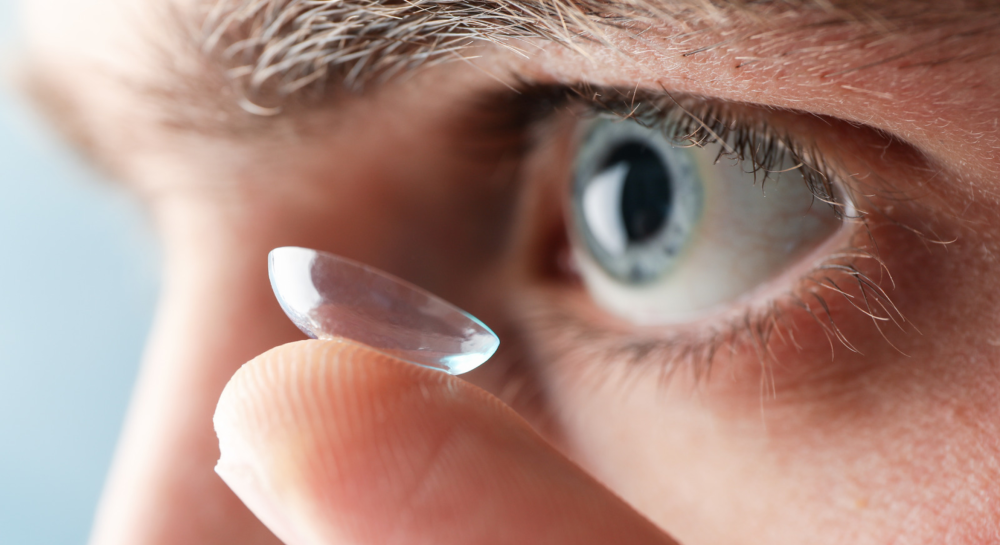 دليل شامل لاختيار عدسات لاصقة طبية تناسب عينيك