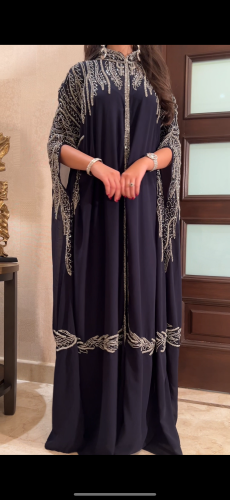جلابيه كحلي مع شك فضي