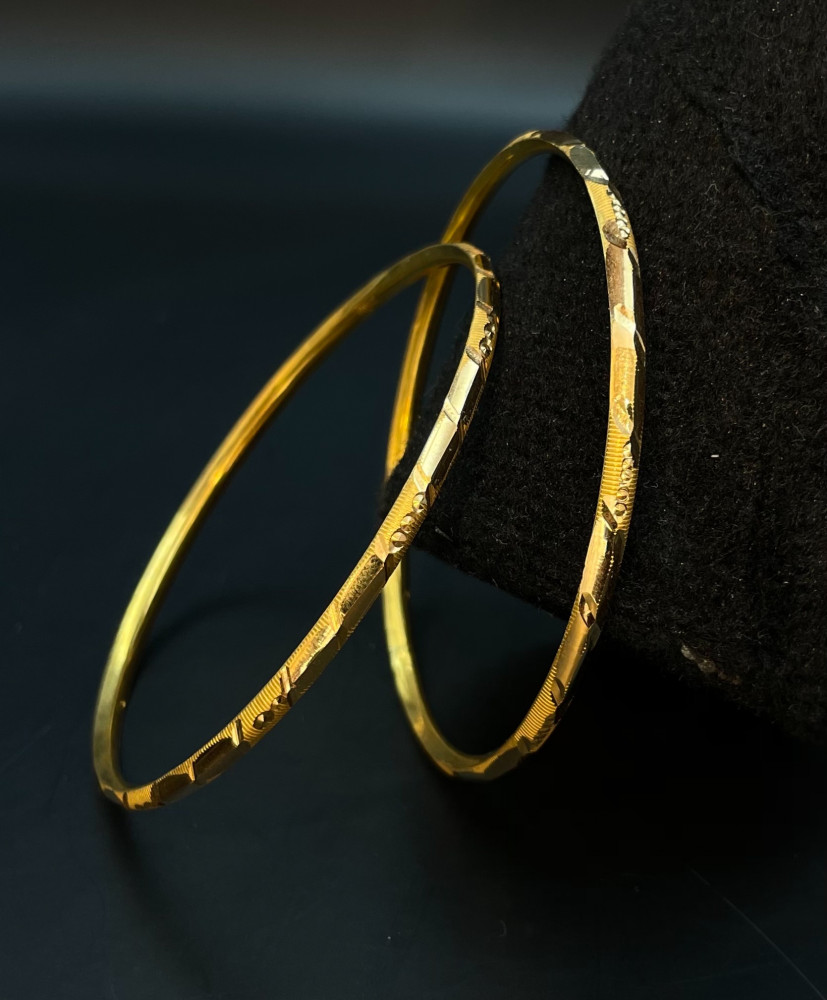Gold bangles 21k. Size 21. W 11.1g. Price for 2 Pieces