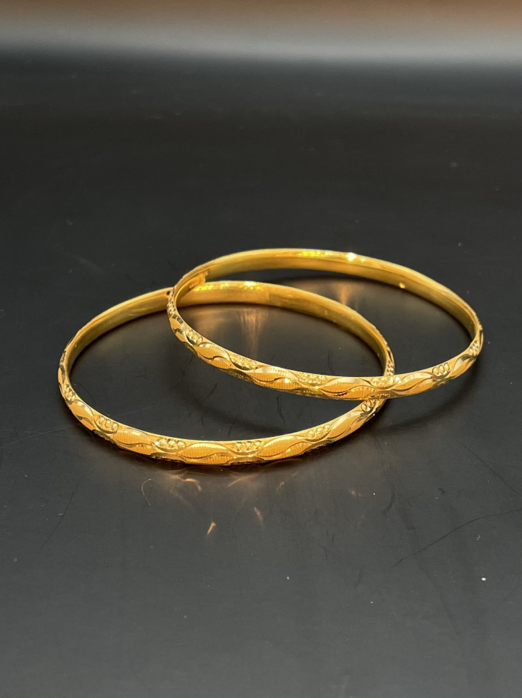 Gold bangle 21k. Size 17. Price for 2 Pieces with W 10.4 g