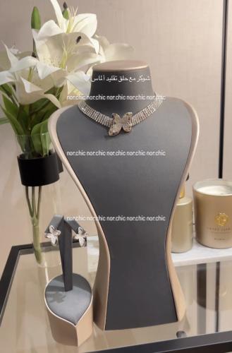 شوكر مع حلق تقليد الماس لون فضي