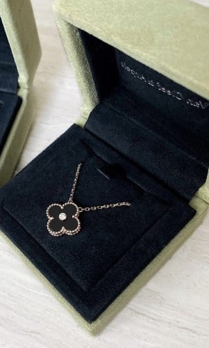 سلسال مستوحى من van cleef