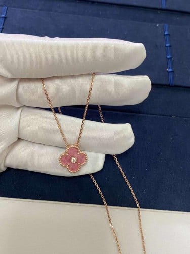 سلسال مستوحى من Van cleef