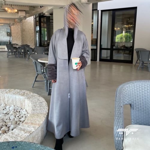 عبايات باللون الرمادي