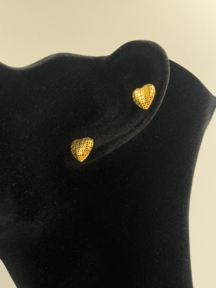 حلق ذهب عيار 18 قلب منقوش - مجوهرات قصر المدينة للذهب - الدمام