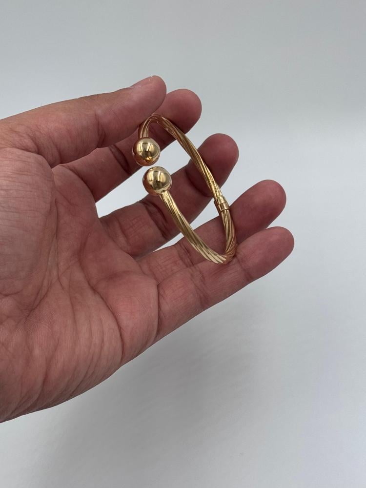 اسوارة ذهب فاخرة عيار 18 - مجوهرات قصر المدينة للذهب - الدمام