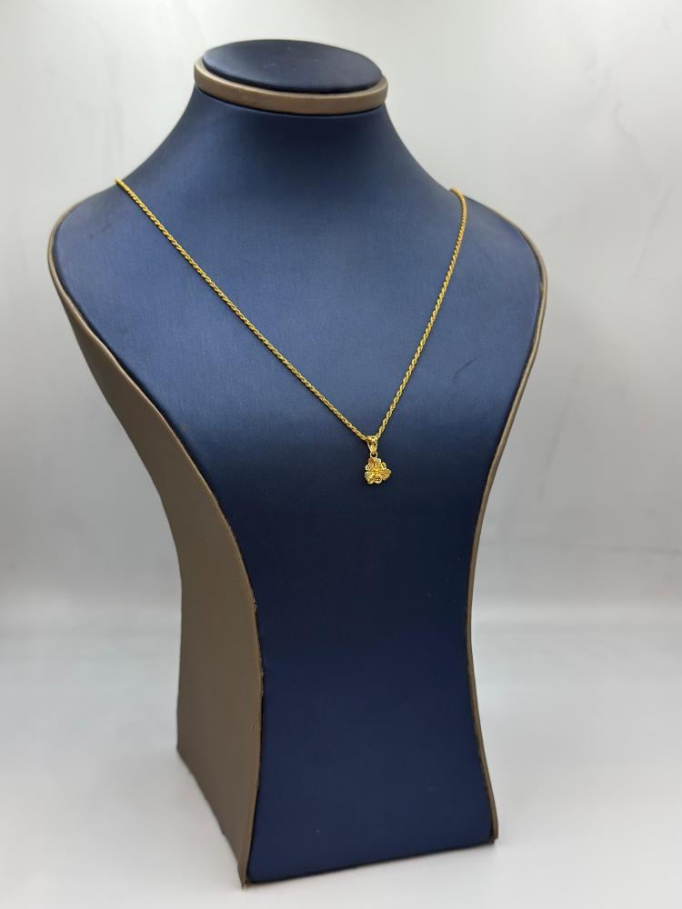 عقد وردة ذهب عيار 21 - مجوهرات قصر المدينة للذهب - الدمام