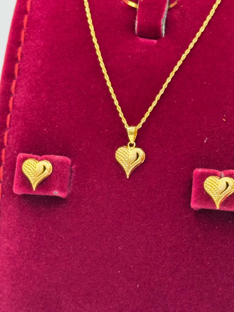 طقم قلب ذهب عيار 18